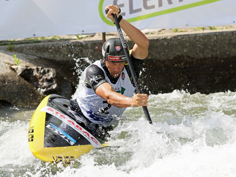 Alexander Slafkovsky defends his European Champion title in Slovenia