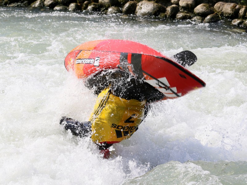 Favourites on the top of the scoreboard on the opening day of Canoe Freestyle European Championships