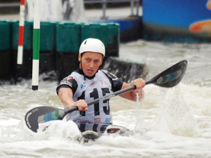 Young paddlers from eight countries take on the challenge of Krakow course