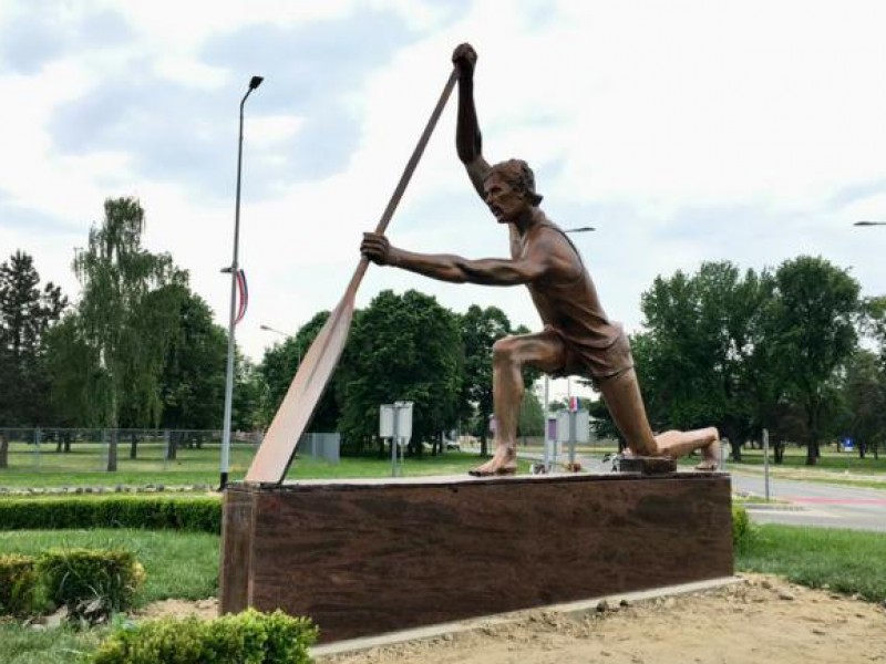 Sculpture for Croatian canoe sprint legend Matija Ljubek