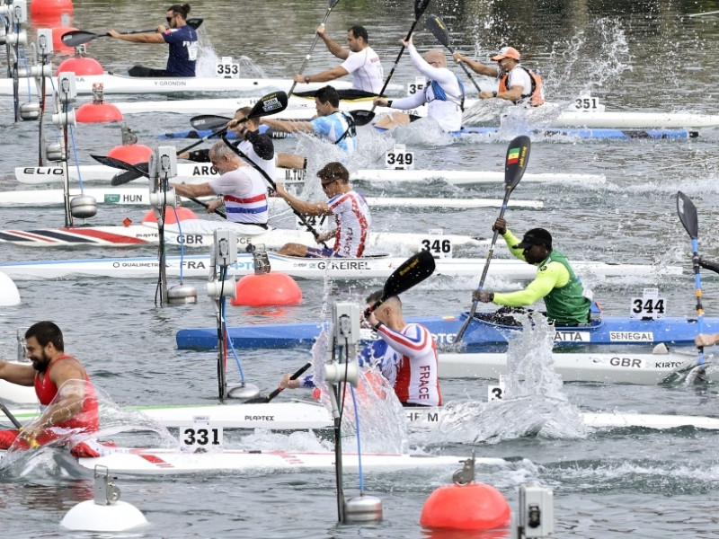 Paracanoeists showed their form in paramarathon 