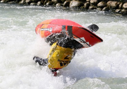 Favourites on the top of the scoreboard on the opening day of Canoe Freestyle European Championships