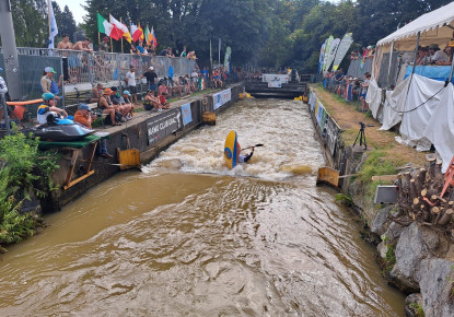 Favourites safely through to the semifinal of Canoe Freestyle European Championships