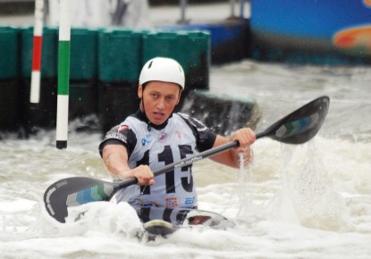 Young paddlers from eight countries take on the challenge of Krakow course