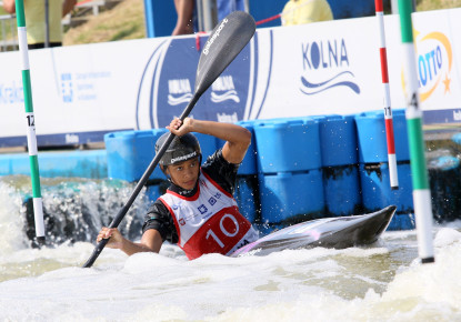 Favourites easily through to kayak semifinal in Krakow